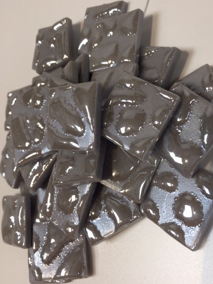 Pate de Verre 2.4 x 2.4 cm Drops Gris par 100g