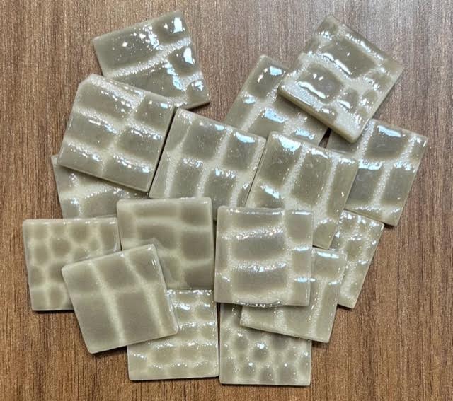 Pate de verre rayé beige 2.4 x 2.4 cm, Par 100 g