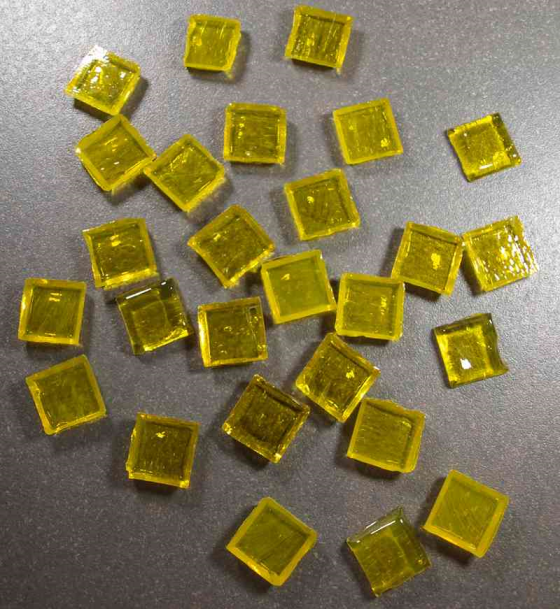 Transparent Jaune 2 x 2 cm, par 100 g