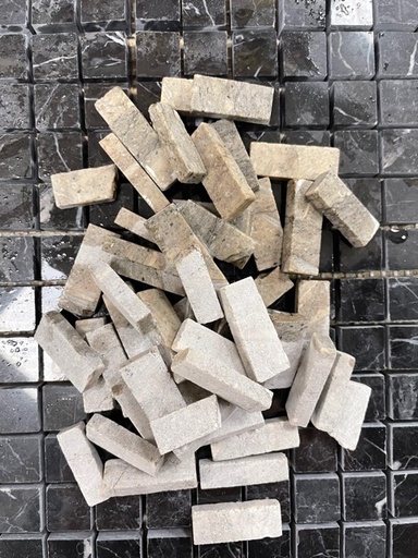 Morceaux de baguettes de marbre N°98, Par 100g